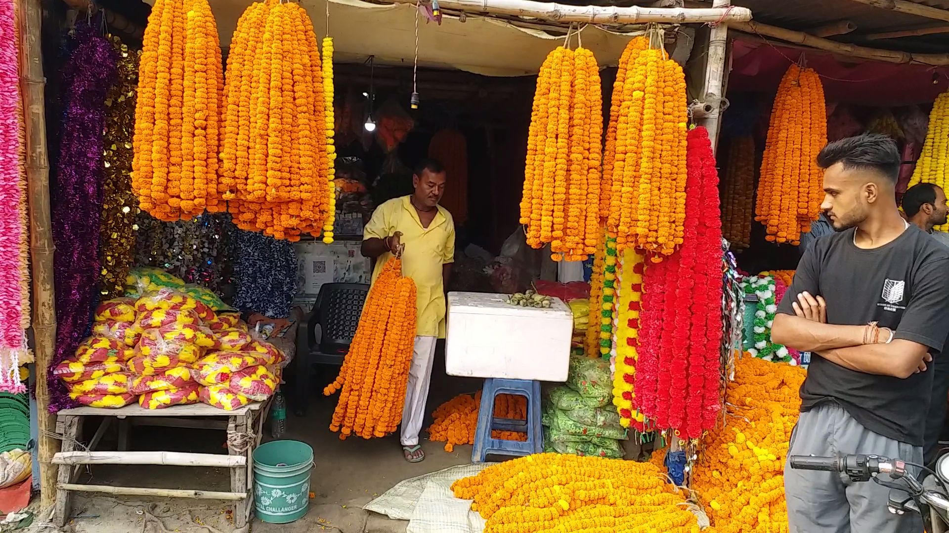 लोकल फूलों की जबरदस्त डिमांड.