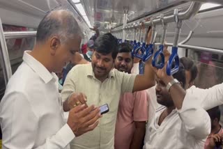 Harish Rao Interacts with Passengers