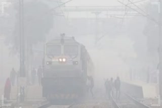 Dense fog grips Delhi; 23 trains running late