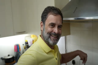 Congress leader Rahul Gandhi peparing Orange Marmalde (Congress Video Screengrab)