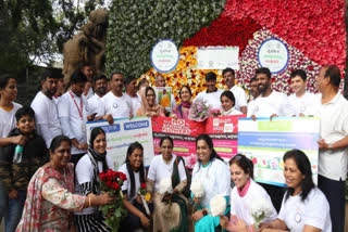 പൂ കൃഷിക്കാർ കാമ്പയിൻ  ബെംഗളൂരു പൂ വിതരണം  Farmers campaign  flowers distribution