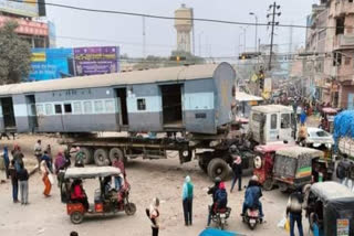 Trailer truck carrying dismantled train bogie crashes in Bhagalpur