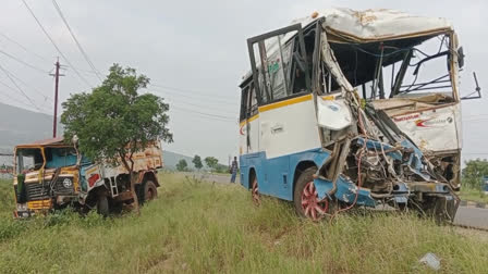 tourist van accident in tuticorin