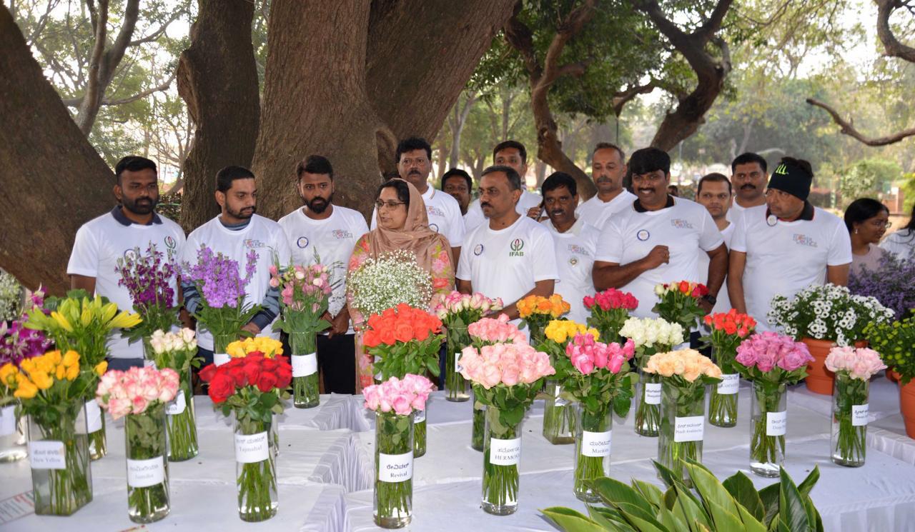 പൂ കൃഷിക്കാർ കാമ്പയിൻ  ബെംഗളൂരു പൂ വിതരണം  Farmers campaign  flowers distribution