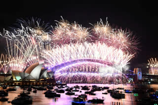 Sydney fireworks across Harbour bridge to welcome new year 2025