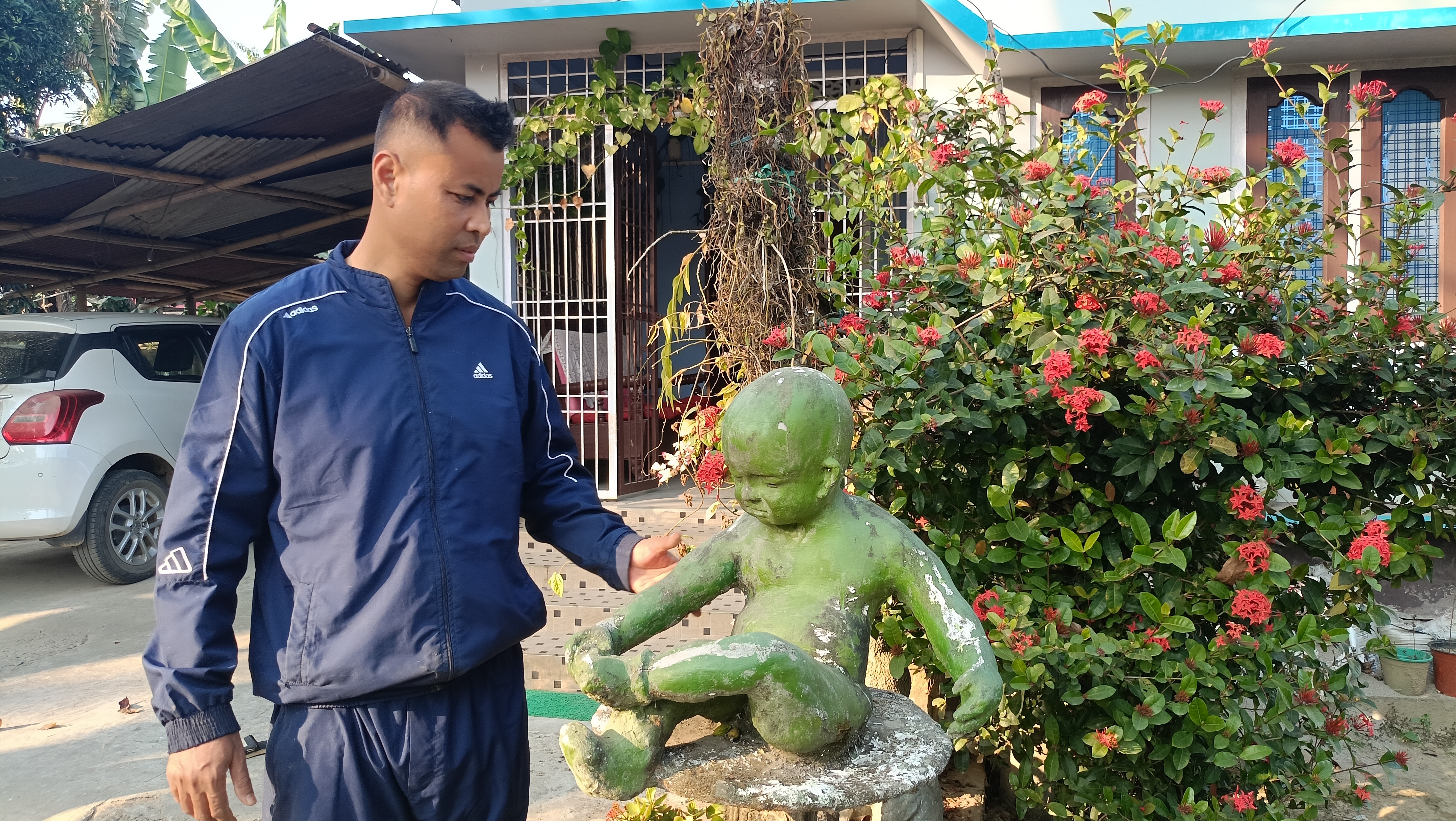 sculptor Prabir Gogoi in Dhemaji