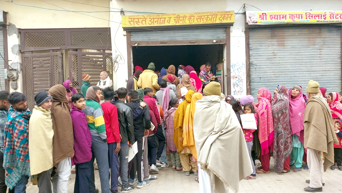 Long queues formed in Jind ration depot to buy mustard oil