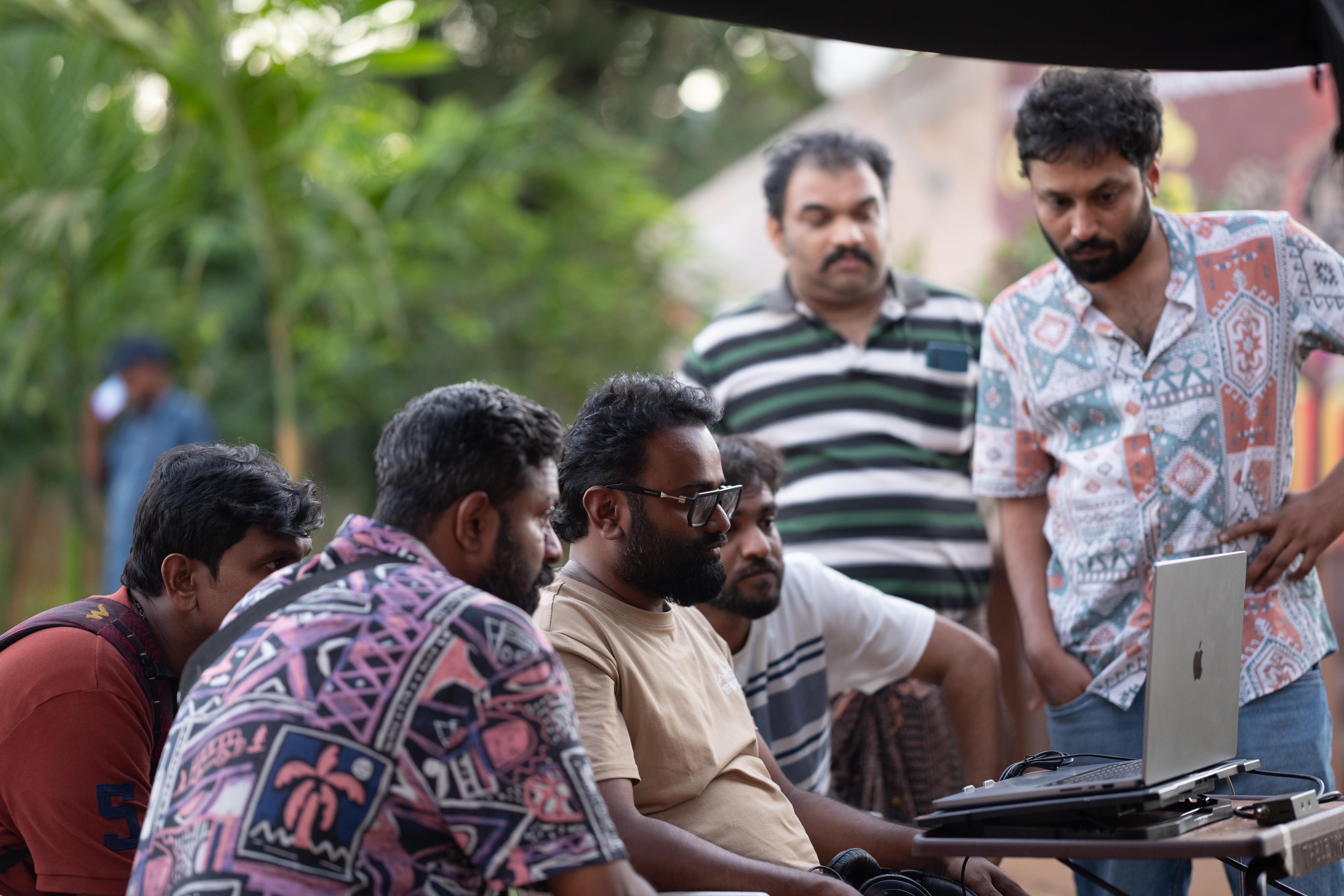 Night Riders Movie  NOUFAL ABDULLA DIRECTOR  നൗഫല്‍ അബ്‌ദുള്ള സിനിമ  മാത്യു തോമസ് സിനിമ