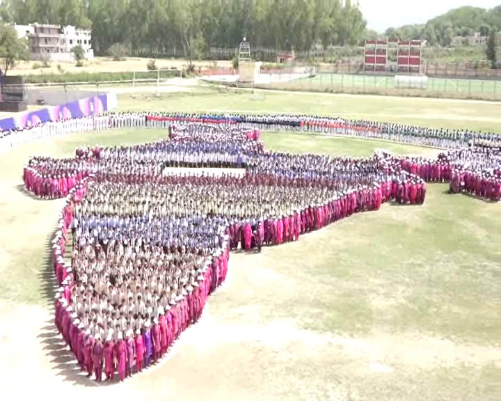 human chain on the map of india