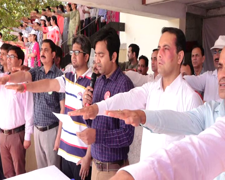 human chain on the map of india