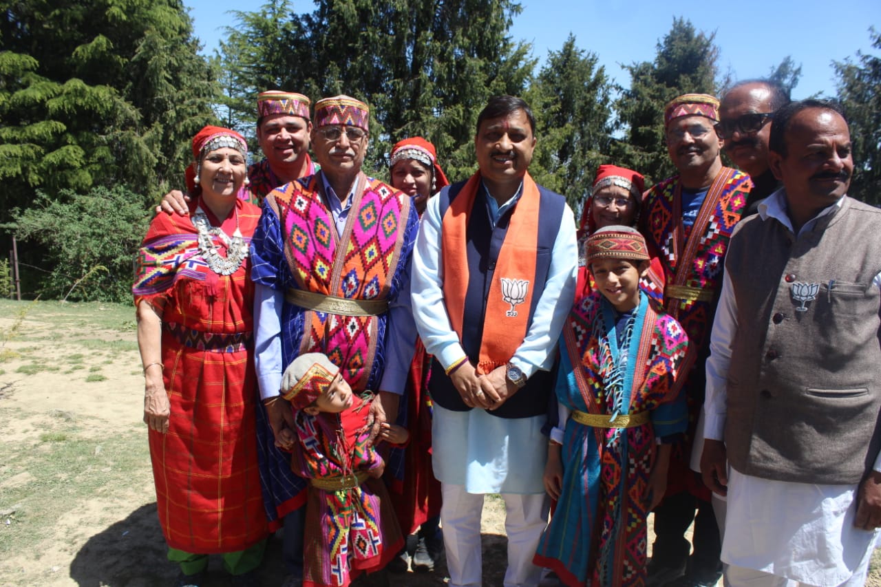 BJP candidate Suresh Kashyap reached campaigning in Kusumpati assembly