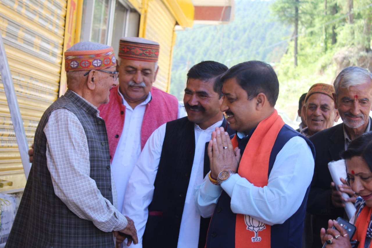 BJP candidate Suresh Kashyap reached campaigning in Kusumpati assembly