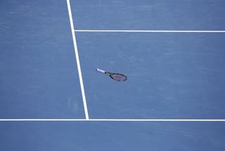 Tennis umpire suspend