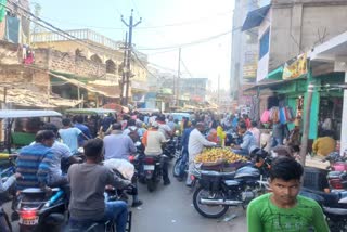 people faces many problem due to traffic on accasion of dhanteras festival