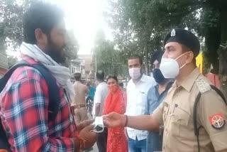 masks distributed to people without masks