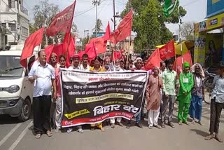 RJD and CPIML leaders protest against government in Gopalganj