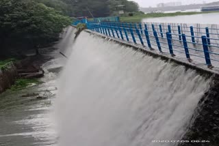 Powai lake overflow in mumbai