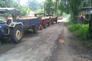 Police seized 11 tractor loaded with sand in dhanbad