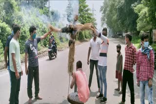 effigy burnt of Hurl management to demand employment in dhanbad