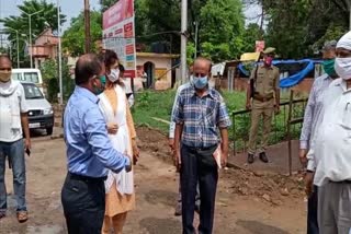 jhansi commissioner inspected lalitpur district hospital
