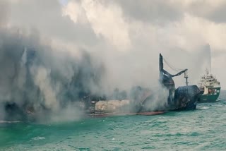 X-Press Pearl ship fire X-Press Pearl ship fire doused X-Press Pearl ship fire news എക്‌സ്-പ്രസ് പേൾ എക്‌സ്-പ്രസ് പേൾ അഗ്നിബാധ X-Press Pearl fire fire അഗ്നിബാധ തീ കപ്പലിൽ അഗ്നിബാധ അഗ്നിബാധ ശമിപ്പിച്ചു Rescue crew അഗ്നിശമന സേന കൊളംബോ Colombo X-Press Pearl