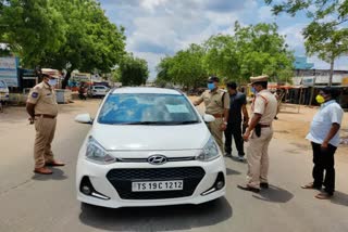 MANCHIRYALA ACP AKHIL MAHAJAN INSPECTION AT INDANPALLLI CHECKPOST