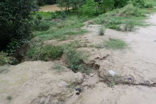 Rain cut in many places even after dam repair work in Sitamarhi