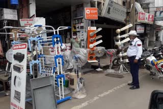 Raipur traffic police took action against those who parked vehicle in NO parking