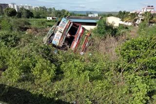 पुणे-मुंबई द्रुतगतीमार्गावर टेम्पोची ट्रकला धडक; ट्रक चालकाचा मृत्यू