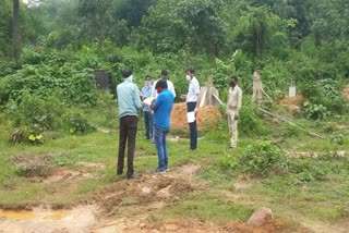 District administration action against encroachment of forest land in seraikela