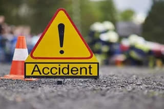 Bus falls into ditch in UP; conductor dead, 8 injured ലഖ്‌നൗ ദേശീയപാത ഇറ്റാവ ബസ്സ് കുഴിയിൽ വീണ് മരിച്ചു