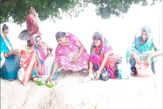 Crowds of women gathered to worship to get rid of Corona