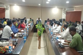 dc meeting in west singhbhum regarding corona , चाईबासा में कोरोना जांच अभियान को लेकर बैठक