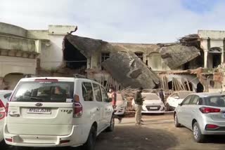 building-collapses-in-bhopal-several-vehicles-damaged