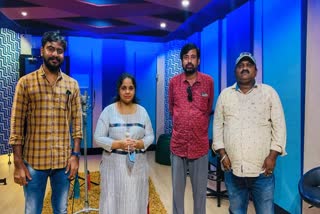 saindhavi sings song for azhagiya kanne movie