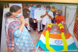 Collector Santha Paying Homage To freedom Fighter Rangasamy body