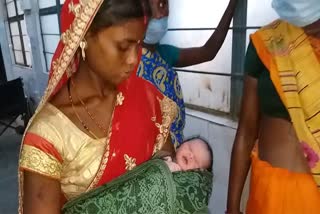 woman gave birth to a child in sharmik special train