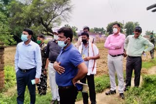 DC Shashi Ranjan inspects  Containment Zone in Palamu