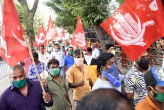 CPI(M) cadre in Kerala stage protest, march towards Customs offices