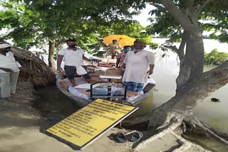 समस्तीपुर: बाढ़ प्रभावित क्षेत्रों में नाव से लोगों को उपलब्ध करया जाएगा खाद्यान्न, डीएम ने दिए निर्देश 
