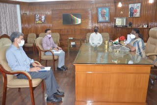 Governor Governor holds meeting with Chief and Health Secretary in ranchi