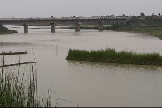 Increase in water level of Khiroi river is threatening the flood situation of the surrounding areas