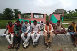 Fourth grade employees of forest department are protest for payment in gopalganj