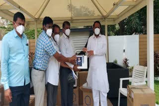  Distribute oxygen concentrator worth Rs 50 lakh by DCM Laxman Savadi