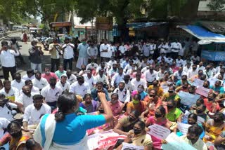 Trichy teachers protest