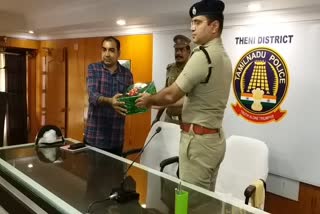 SP presented the prize in appreciation of the honest people