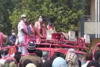 minister sathyavathi rathod, warangal election campaign  