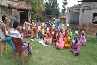 women pay tribute to the martyred Indian soldiers on the india-china border