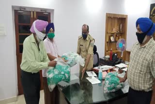 Central Gurudwara Management Committee distributed five thousand masks in jamshedpur