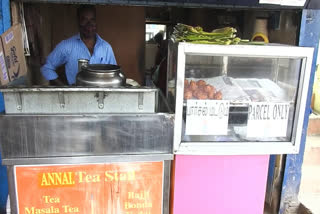 தேநீர் கடைகளுக்கு தளர்வுகள் அளிக்கப்பட்டும் கொடைக்கானலில் வெறிச்சோடிய தேநீர் கடைகள் 